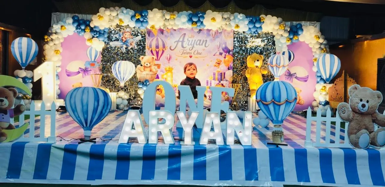 Teddy & hot air balloon theme with baloons, lights and clear attraction.